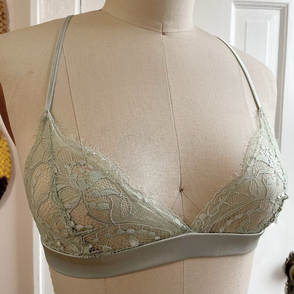 FleurofEngland luxury lace bra. Finely crafted . Size small